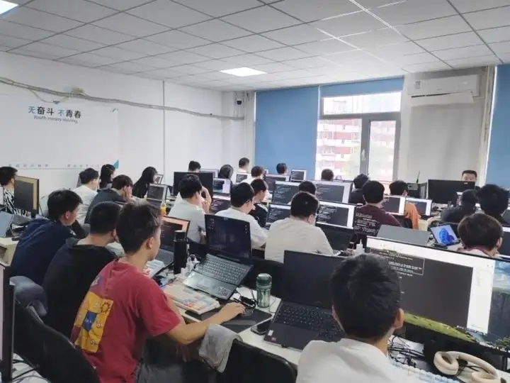 面授课堂  这世上哪有从天而降的运气都是不为人知的努力。